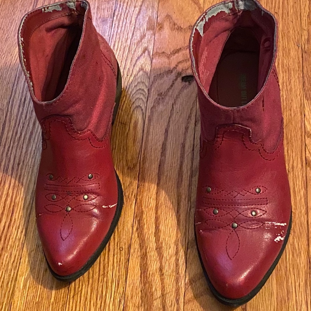 Selena Gomez “Dream Out Loud Boots”